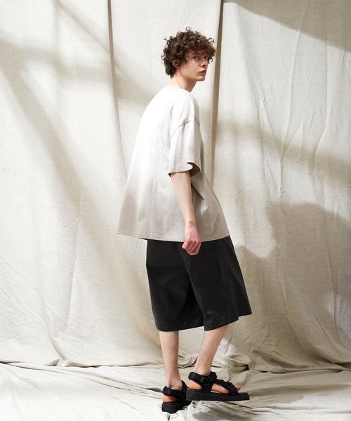 EMMA CLOTHES（エマクローズ）の「シンセティックレザー ワイド2タックショーツ EMMA CLOTHES（その他パンツ・メンズ・ブラック/グレイッシュベージュ・M/L）」の9枚目の写真