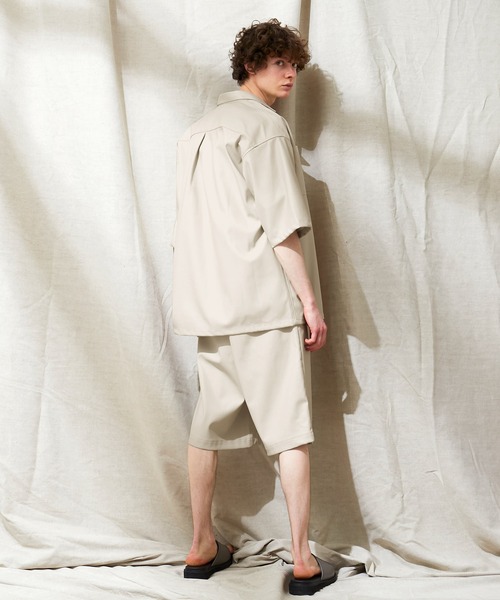 EMMA CLOTHES（エマクローズ）の「シンセティックレザー ワイド2タックショーツ EMMA CLOTHES（その他パンツ・メンズ・ブラック/グレイッシュベージュ・M/L）」の3枚目の写真