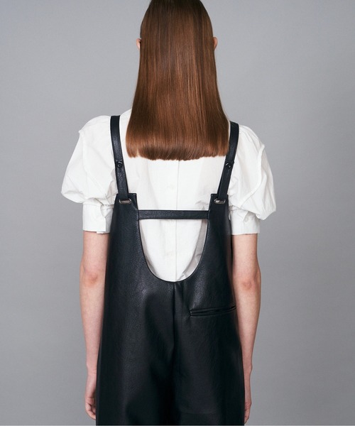 musubore(ムスボレ)の「2WAYレザーサロペット(サロペット/オーバーオール・レディース・ブラック・1/0)」の6枚目の写真