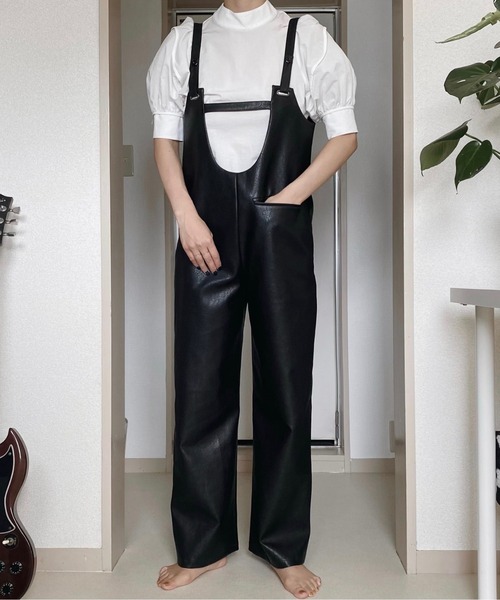 musubore(ムスボレ)の「2WAYレザーサロペット(サロペット/オーバーオール・レディース・ブラック・1/0)」の11枚目の写真