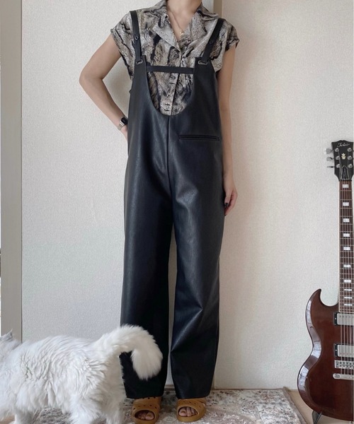 musubore(ムスボレ)の「2WAYレザーサロペット(サロペット/オーバーオール・レディース・ブラック・1/0)」の12枚目の写真