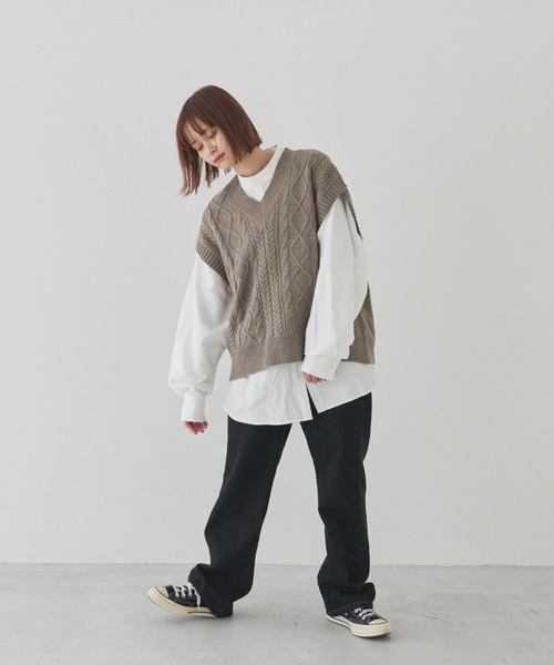 flaner（フラネ）の「ケーブルニットベスト（ベスト・レディース・ダークブラウン/カーキ/モカ・FREE）」の5枚目の写真