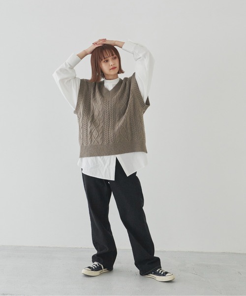 flaner（フラネ）の「ケーブルニットベスト（ベスト・レディース・ダークブラウン/カーキ/モカ・FREE）」の6枚目の写真