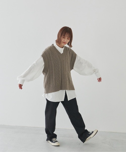 flaner（フラネ）の「ケーブルニットベスト（ベスト・レディース・ダークブラウン/カーキ/モカ・FREE）」の7枚目の写真