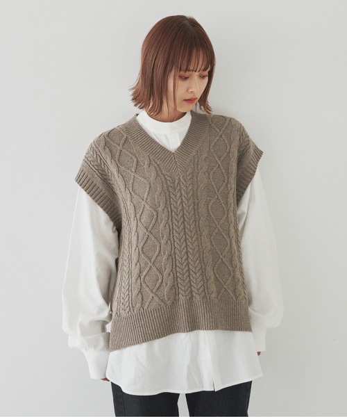 flaner（フラネ）の「ケーブルニットベスト（ベスト・レディース・ダークブラウン/カーキ/モカ・FREE）」の11枚目の写真