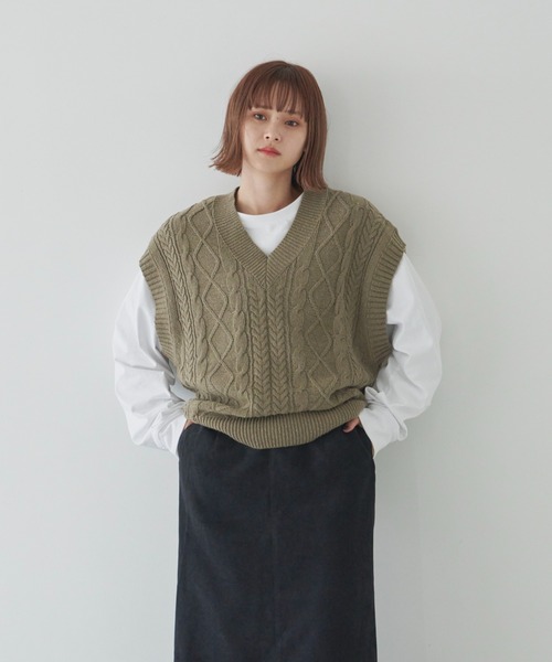 flaner（フラネ）の「ケーブルニットベスト（ベスト・レディース・ダークブラウン/カーキ/モカ・FREE）」の19枚目の写真