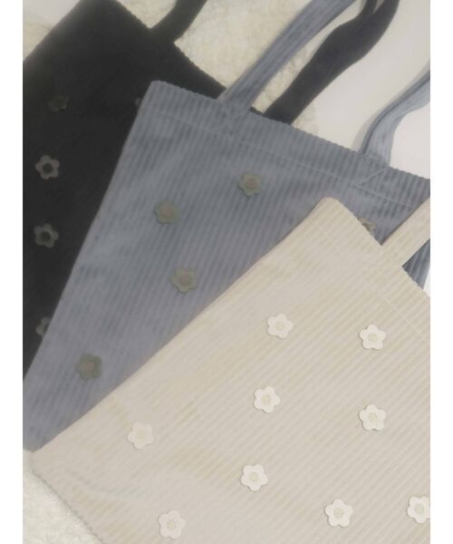 merry jenny(メリージェニー)の「おはな咲いたトートbag(トートバッグ・レディース・アイボリー/ブラック/ブルー・FREE)」の5枚目の写真