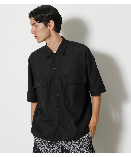AZUL by moussy（アズールバイマウジー）の「REPREVE W POCKET BIG SHIRT/リプリーブWポケットビッグシャツ（シャツ/ブラウス・メンズ・ベージュ/ブラック・MEDIUM/LARGE）」の2枚目の写真