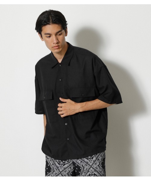 AZUL by moussy（アズールバイマウジー）の「REPREVE W POCKET BIG SHIRT/リプリーブWポケットビッグシャツ（シャツ/ブラウス・メンズ・ベージュ/ブラック・MEDIUM/LARGE）」の17枚目の写真