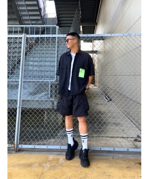 AZUL by moussy（アズールバイマウジー）の「REPREVE W POCKET BIG SHIRT/リプリーブWポケットビッグシャツ（シャツ/ブラウス・メンズ・ベージュ/ブラック・MEDIUM/LARGE）」の3枚目の写真