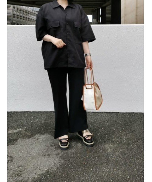 AZUL by moussy（アズールバイマウジー）の「REPREVE W POCKET BIG SHIRT/リプリーブWポケットビッグシャツ（シャツ/ブラウス・メンズ・ベージュ/ブラック・MEDIUM/LARGE）」の4枚目の写真