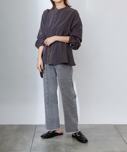 COLONY 2139（コロニートゥーワンスリーナイン）の「マットサテンウエストシャーリング長袖ブラウス（シャツ/ブラウス・レディース・オフホワイト/チャコールグレー/ベージュ/グリーン・SMALL/MEDIUM/LARGE）」の6枚目の写真