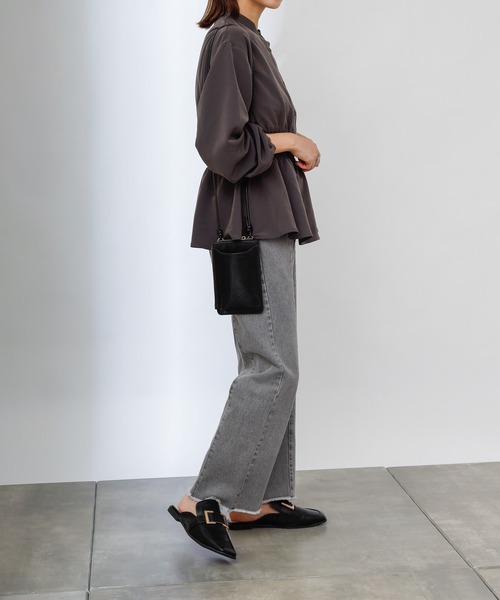 COLONY 2139（コロニートゥーワンスリーナイン）の「マットサテンウエストシャーリング長袖ブラウス（シャツ/ブラウス・レディース・オフホワイト/チャコールグレー/ベージュ/グリーン・SMALL/MEDIUM/LARGE）」の11枚目の写真