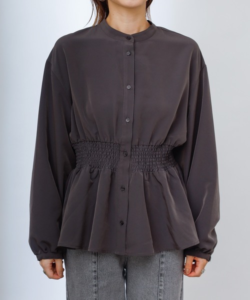COLONY 2139（コロニートゥーワンスリーナイン）の「マットサテンウエストシャーリング長袖ブラウス（シャツ/ブラウス・レディース・オフホワイト/チャコールグレー/ベージュ/グリーン・SMALL/MEDIUM/LARGE）」の21枚目の写真