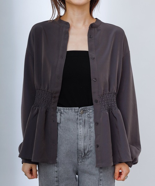 COLONY 2139（コロニートゥーワンスリーナイン）の「マットサテンウエストシャーリング長袖ブラウス（シャツ/ブラウス・レディース・オフホワイト/チャコールグレー/ベージュ/グリーン・SMALL/MEDIUM/LARGE）」の22枚目の写真