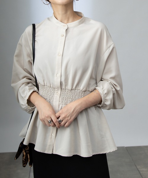 COLONY 2139（コロニートゥーワンスリーナイン）の「マットサテンウエストシャーリング長袖ブラウス（シャツ/ブラウス・レディース・オフホワイト/チャコールグレー/ベージュ/グリーン・SMALL/MEDIUM/LARGE）」の19枚目の写真