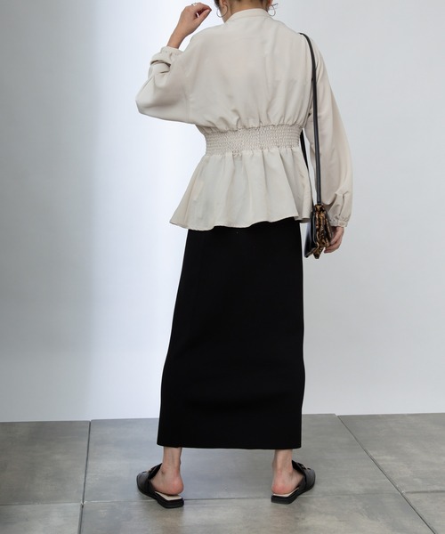 COLONY 2139（コロニートゥーワンスリーナイン）の「マットサテンウエストシャーリング長袖ブラウス（シャツ/ブラウス・レディース・オフホワイト/チャコールグレー/ベージュ/グリーン・SMALL/MEDIUM/LARGE）」の7枚目の写真