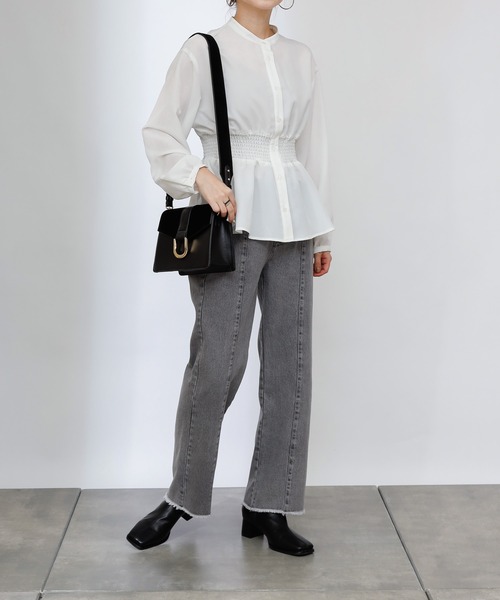 COLONY 2139（コロニートゥーワンスリーナイン）の「マットサテンウエストシャーリング長袖ブラウス（シャツ/ブラウス・レディース・オフホワイト/チャコールグレー/ベージュ/グリーン・SMALL/MEDIUM/LARGE）」の5枚目の写真