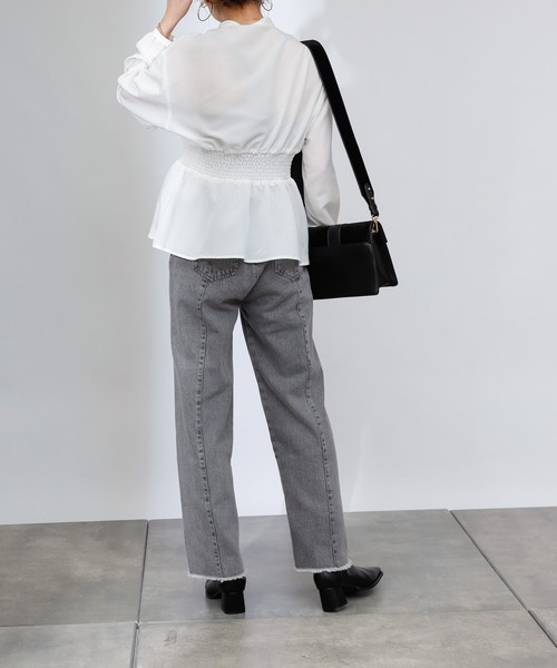 COLONY 2139（コロニートゥーワンスリーナイン）の「マットサテンウエストシャーリング長袖ブラウス（シャツ/ブラウス・レディース・オフホワイト/チャコールグレー/ベージュ/グリーン・SMALL/MEDIUM/LARGE）」の10枚目の写真