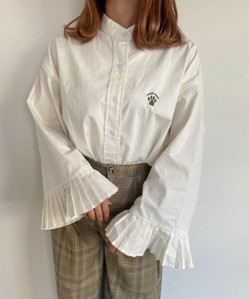 nemne store（ネンネストア）の「夢が広がるソデフリル刺繍シャツ（シャツ/ブラウス・レディース・ベージュ/パープル/オフホワイト/カーキ・フリー）」の2枚目の写真