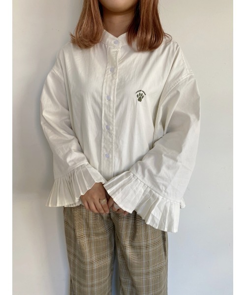 nemne store（ネンネストア）の「夢が広がるソデフリル刺繍シャツ（シャツ/ブラウス・レディース・ベージュ/パープル/オフホワイト/カーキ・フリー）」の6枚目の写真