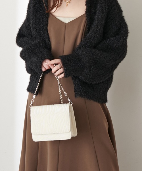 natural couture(ナチュラルクチュール)の「ボールチェーンミニショルダーバッグ(ショルダーバッグ・レディース・ブラウン/ピンク/その他1/その他2・FREE)」の4枚目の写真