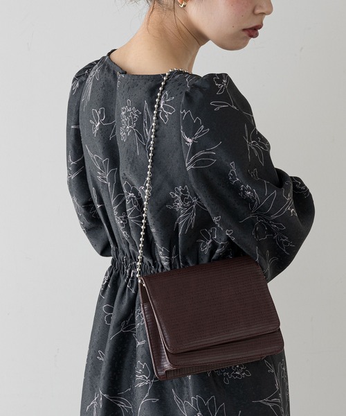 natural couture(ナチュラルクチュール)の「ボールチェーンミニショルダーバッグ(ショルダーバッグ・レディース・ブラウン/ピンク/その他1/その他2・FREE)」の15枚目の写真