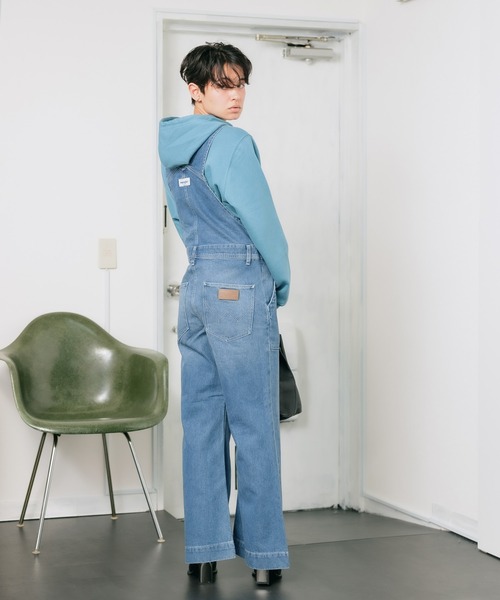 Wrangler(ラングラー)の「WRANGLER/ラングラー FLARE OVERALLS ワンポイント ブランドロゴ オーバーオール フレア(サロペット/オーバーオール・メンズ・アイボリー/ライトブルー・XS/S/M)」の6枚目の写真