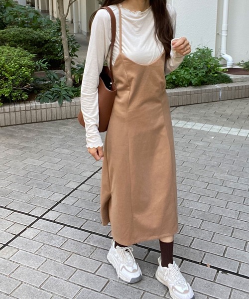 LAUIR（ラウアー）の「バックストリングキャミワンピース（ワンピース・レディース・ブラック/ベージュ/モカ/グレイッシュベージュ・FREE）」の14枚目の写真