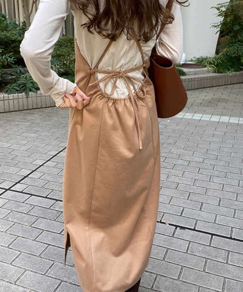 LAUIR（ラウアー）の「バックストリングキャミワンピース（ワンピース・レディース・ブラック/ベージュ/モカ/グレイッシュベージュ・FREE）」の16枚目の写真