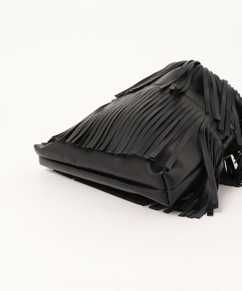 CIAOPANIC（チャオパニック）の「フリンジ巾着ショルダーバック（ショルダーバッグ・レディース・ブラック/グレー・FREE）」の4枚目の写真