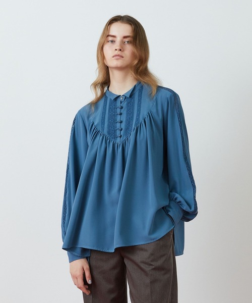 FRAPBOIS(フラボア)の「レーシーフィル ブラウス(シャツ/ブラウス・レディース・ブラック/ブルー・1/0)」の2枚目の写真