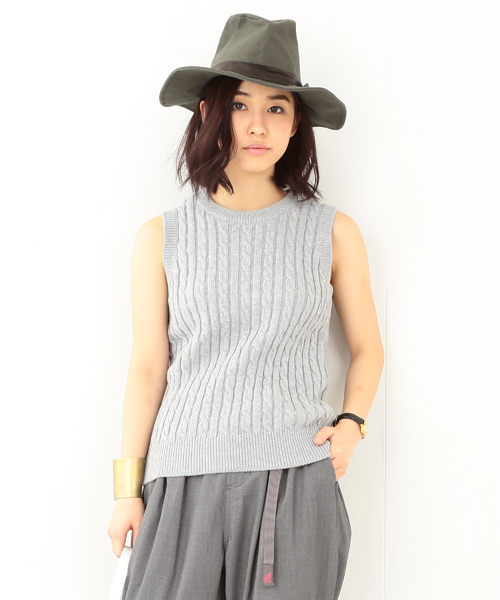 BEAMS BOY(ビームスボーイ)の「BEAMS BOY / 5ゲージ ケーブル編み クルーベスト(ベスト・レディース・ナチュラル/グレー/ネイビー・ONE SIZE)」の1枚目の写真
