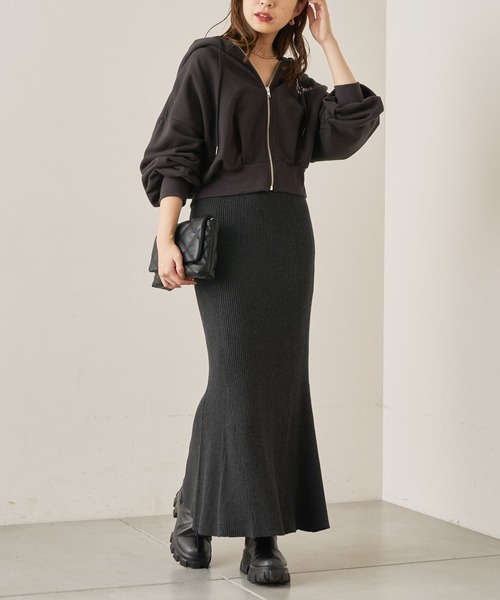 Chico（チコ）の「マーメイドニットロングスカート（スカート・レディース・チャコールグレー/ライトベージュ/ブラウン/ブラック・FREE）」の16枚目の写真