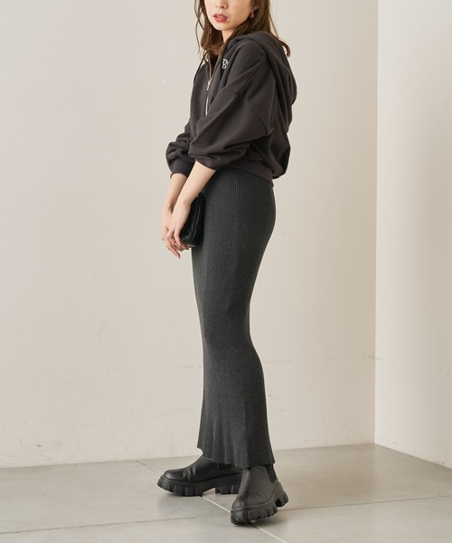 Chico（チコ）の「マーメイドニットロングスカート（スカート・レディース・チャコールグレー/ライトベージュ/ブラウン/ブラック・FREE）」の17枚目の写真