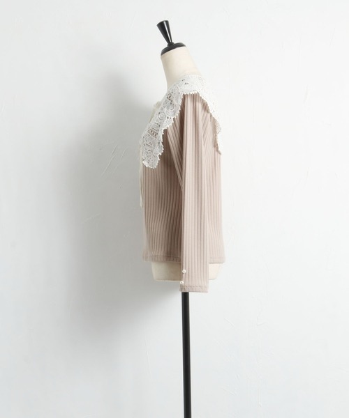 tocco closet(トッコ クローゼット)の「取り外し可能なビックレースカラー付き袖口パール装飾リブカットソー(Tシャツ/カットソー・レディース・ブラック/ベージュ・M)」の17枚目の写真