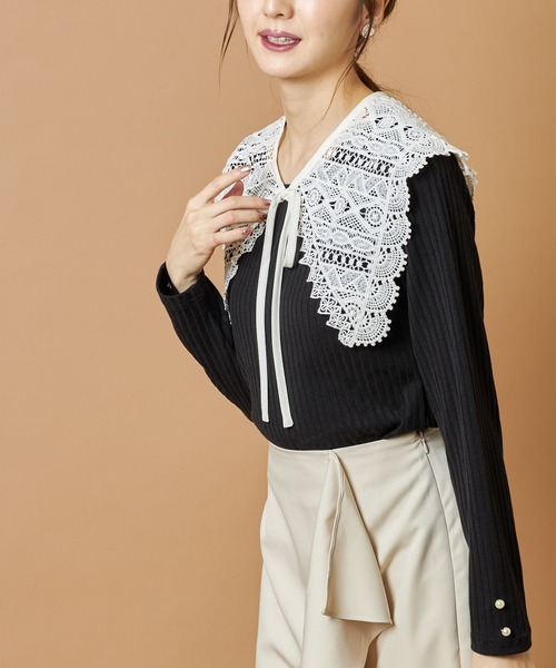 tocco closet(トッコ クローゼット)の「取り外し可能なビックレースカラー付き袖口パール装飾リブカットソー(Tシャツ/カットソー・レディース・ブラック/ベージュ・M)」の5枚目の写真
