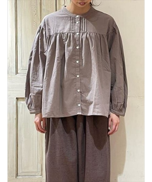 Samansa Mos2（サマンサ モスモス）の「ピンタック切替前開きブラウス（シャツ/ブラウス・レディース・キナリ/ネイビー/モカ・ﾌﾘ-）」の3枚目の写真