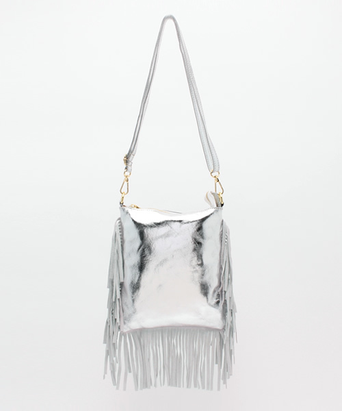 ROSE BUD(ローズバッド)の「(MARCO BIANCHINI) 14087 FRINGE TRIM SMAL SHOULDER BAG(ショルダーバッグ・レディース・ブラック/アイボリー/レッド/シルバー・ONE SIZE)」の4枚目の写真