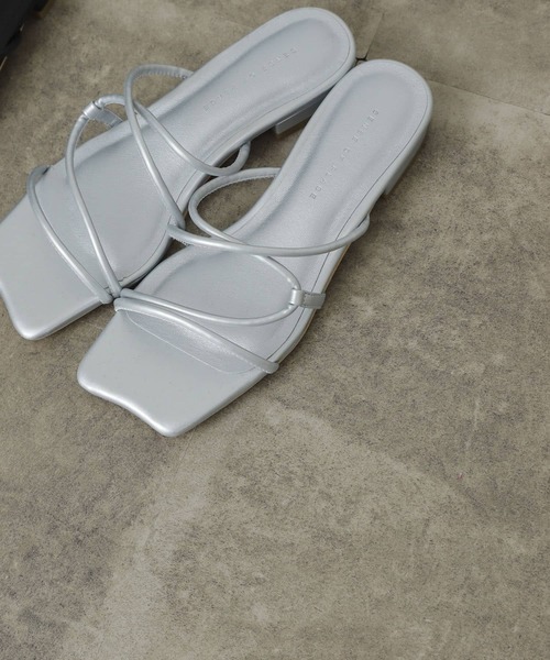 SENSE OF PLACE by URBAN RESEARCH(センスオブプレイスバイアーバンリサーチ)の「コードアシメクロスサンダル(サンダル・レディース・アイボリー/イエロー/シルバー/ブラック/グリーン・LARGE/SMALL/MEDIUM)」の5枚目の写真