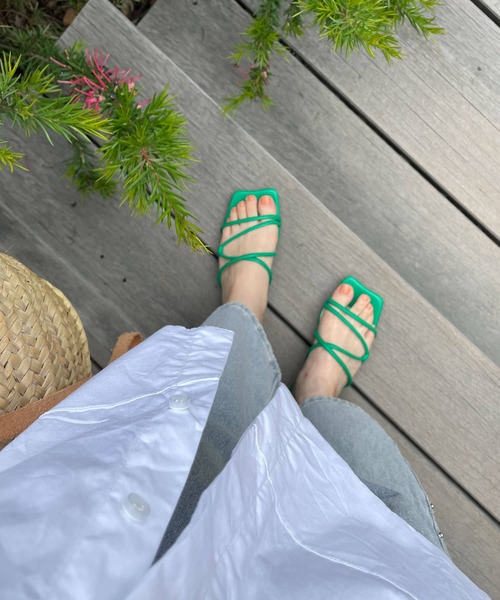 SENSE OF PLACE by URBAN RESEARCH(センスオブプレイスバイアーバンリサーチ)の「コードアシメクロスサンダル(サンダル・レディース・アイボリー/イエロー/シルバー/ブラック/グリーン・LARGE/SMALL/MEDIUM)」の4枚目の写真