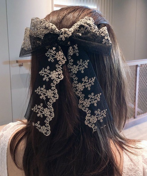 Fun & Daily（ファンアンドデイリー）の「F&D : フレンチレースリボンバレッタ（バレッタ/ヘアクリップ・レディース・ホワイト/ブラック・FREE）」の6枚目の写真