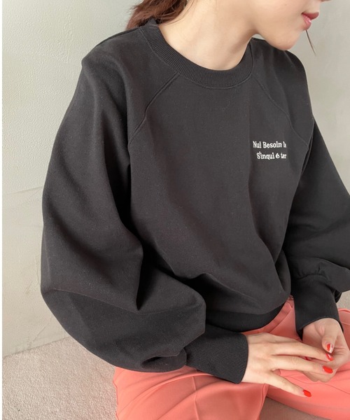 LOWRYS FARM(ローリーズファーム)の「ウラロゴ刺繍ショートLS 267729(スウェット・レディース・ブラック/グレー/ピンク/アイボリー・FREE)」の3枚目の写真