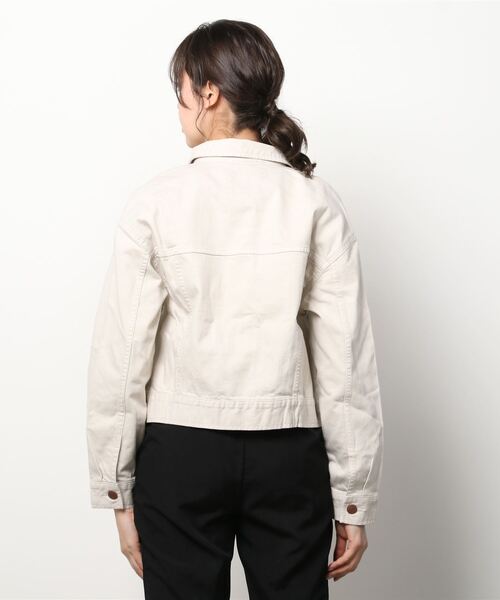 BANANA REPUBLIC FACTORY STORE（バナナリパブリック ファクトリーストア）の「BANANA REPUBLIC FACTORY STORE　　オーバーサイズデニムジャケット（デニムジャケット・レディース・アイボリー・L/M/S/XS）」の6枚目の写真
