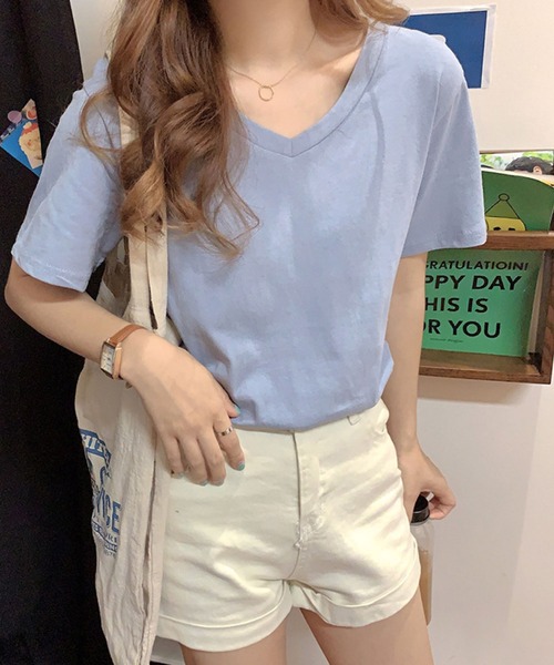 meJane(ミージェーン)の「大人ハンサムVネックシンプルTシャツ(Tシャツ/カットソー・レディース・ブラック/レッド/イエロー/ブルー/シャーベット/サーモンピンク・FREE)」の3枚目の写真