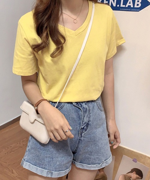 meJane(ミージェーン)の「大人ハンサムVネックシンプルTシャツ(Tシャツ/カットソー・レディース・ブラック/レッド/イエロー/ブルー/シャーベット/サーモンピンク・FREE)」の12枚目の写真