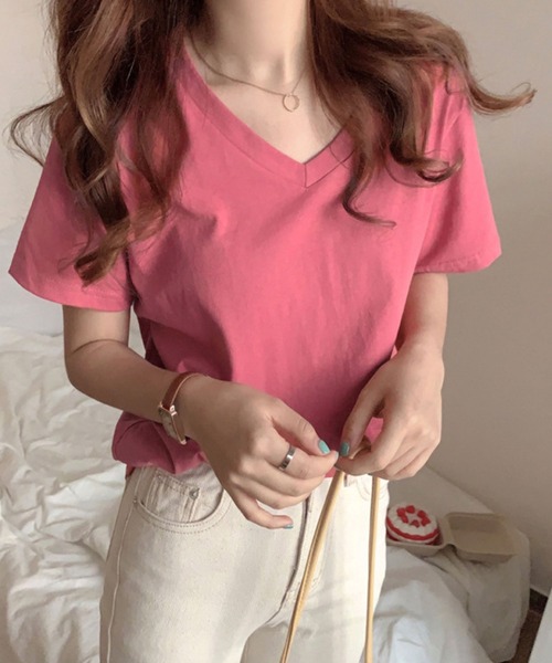 meJane(ミージェーン)の「大人ハンサムVネックシンプルTシャツ(Tシャツ/カットソー・レディース・ブラック/レッド/イエロー/ブルー/シャーベット/サーモンピンク・FREE)」の16枚目の写真