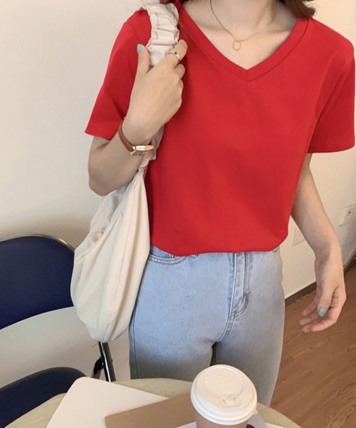 meJane(ミージェーン)の「大人ハンサムVネックシンプルTシャツ(Tシャツ/カットソー・レディース・ブラック/レッド/イエロー/ブルー/シャーベット/サーモンピンク・FREE)」の19枚目の写真
