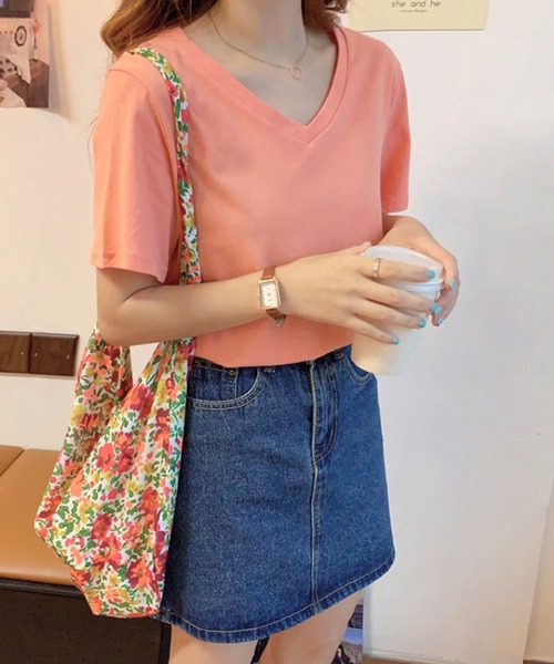 meJane(ミージェーン)の「大人ハンサムVネックシンプルTシャツ(Tシャツ/カットソー・レディース・ブラック/レッド/イエロー/ブルー/シャーベット/サーモンピンク・FREE)」の22枚目の写真