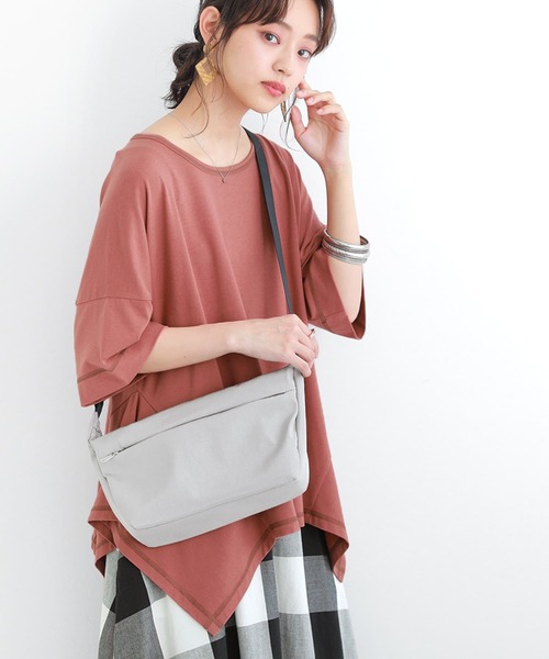 osharewalker（オシャレウォーカー）の「【廃盤】【機能素材】『変形Tシャツ』（Tシャツ/カットソー・レディース・ブラック/ブラウン/オフホワイト/イエロー/グレイッシュブルー・FREE）」の4枚目の写真